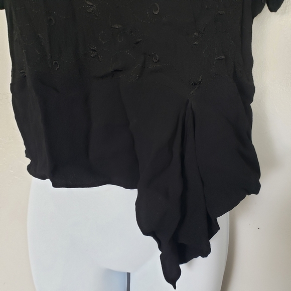 Jila Vintage Women's Small Black Short Sleeve Blouse Asymmetrical Hem Embroidery - Picture 2 of 7
